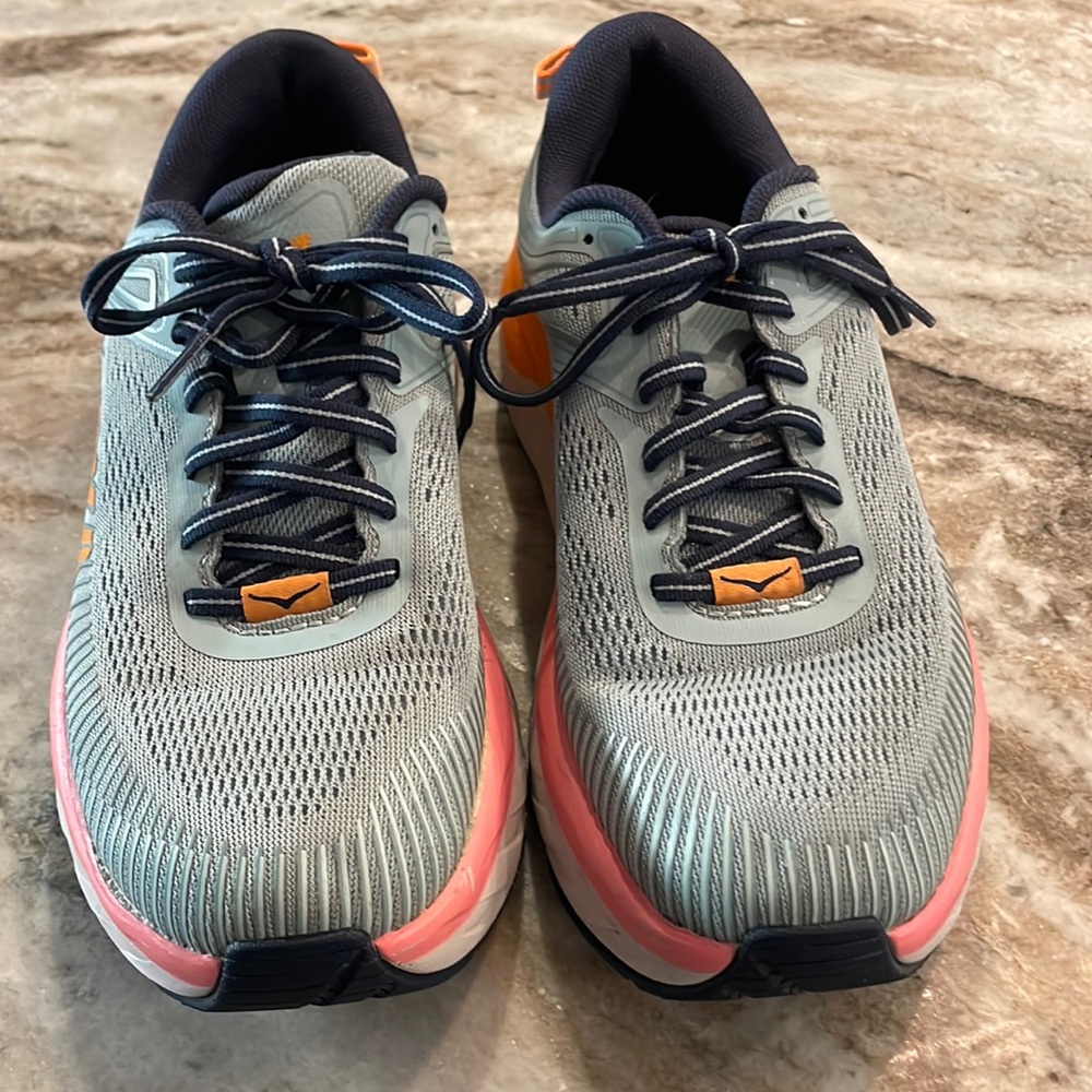 Like new Hoka size 6.5 w Bondi 7
